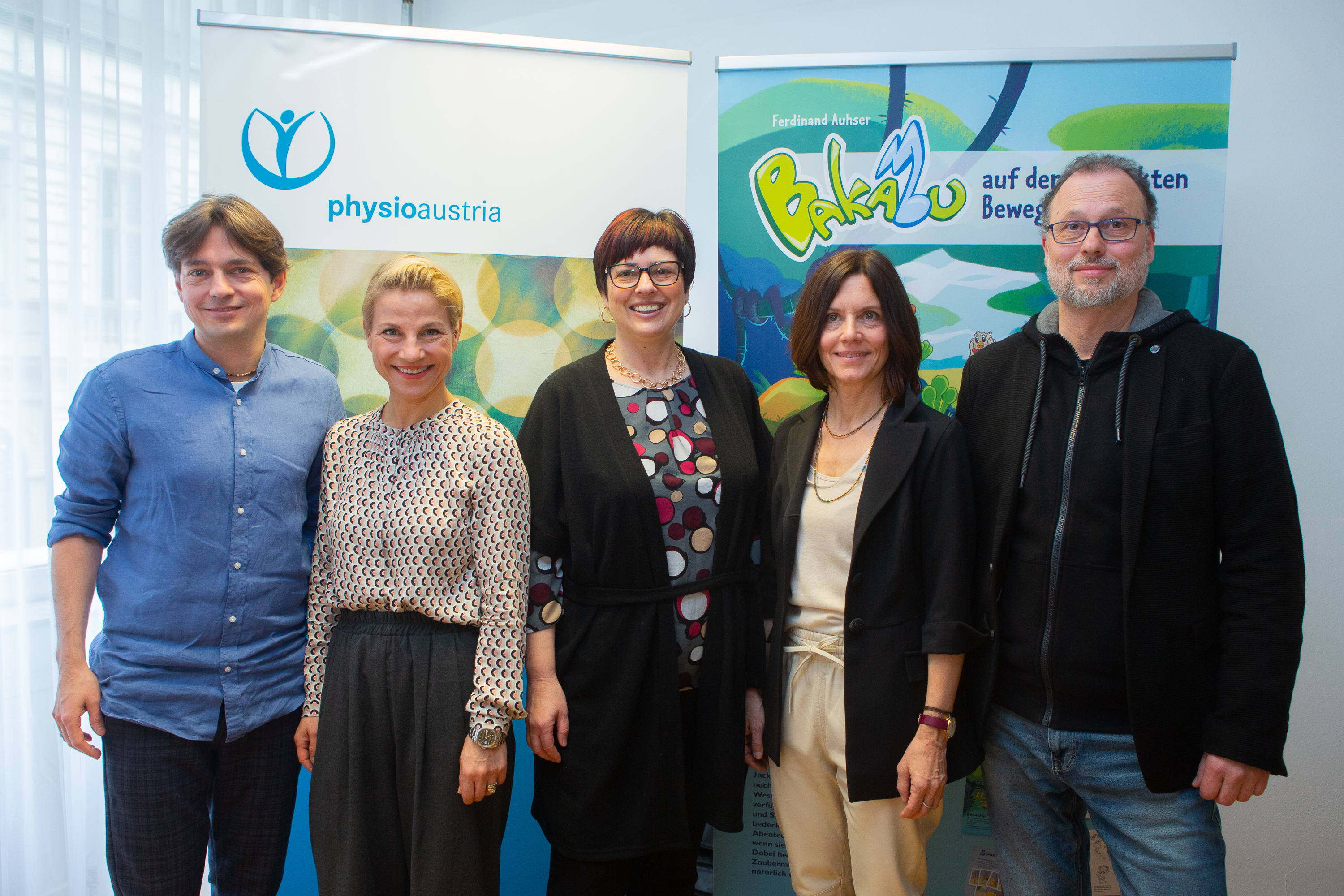 © Physio Austria_Kellner Bild v.l.n.r. 1) Verleger und Autor Ferdinand Auhser, Schauspielerin und Intendantin Kristina Sprenger, Physio Austria Präsidentin Constance Schlegl, Physiotherapeutin Gudrun Höllebrand und Komponist Manfred Schweng.