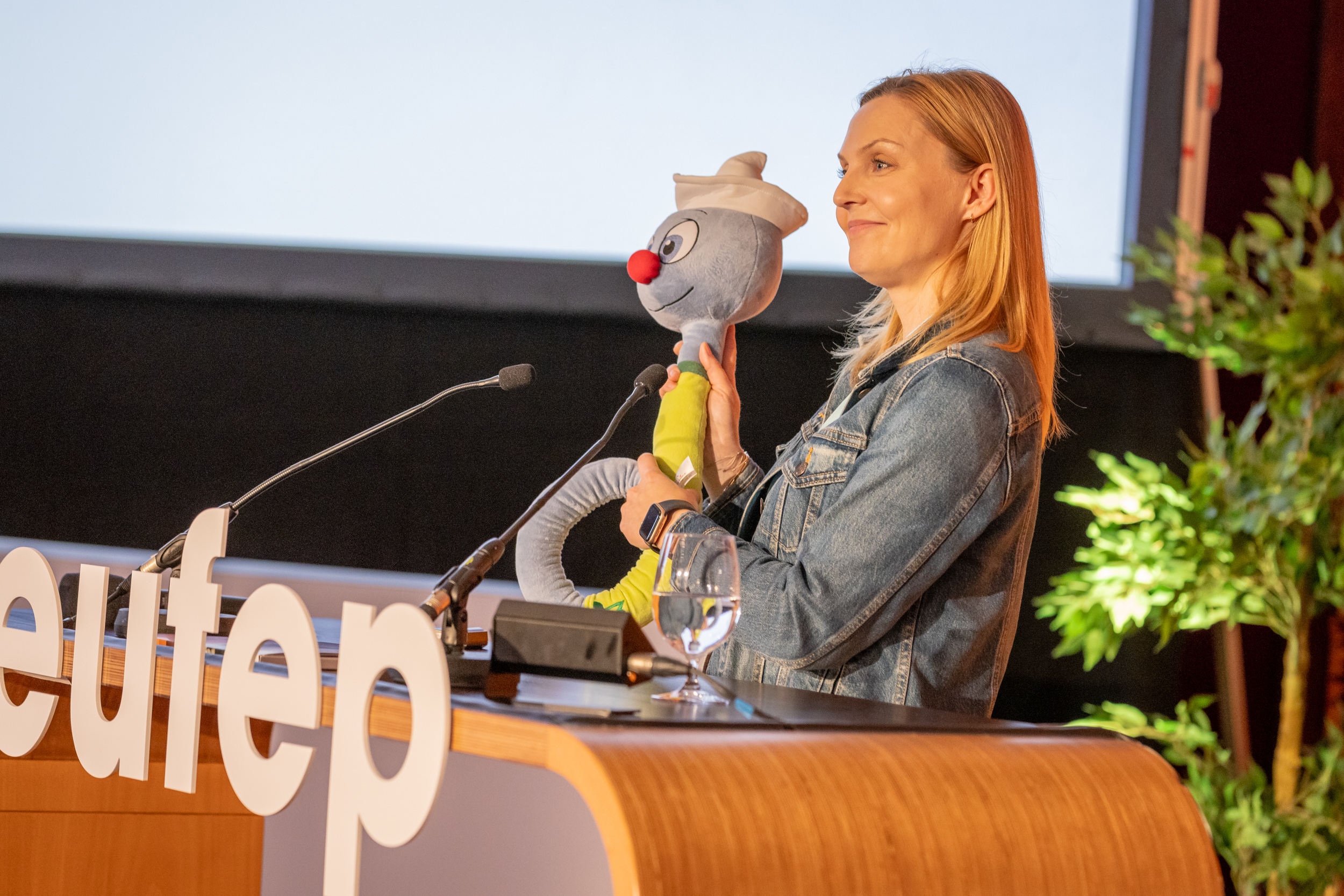 Ines Luque bei der Präsentation des Projekts
