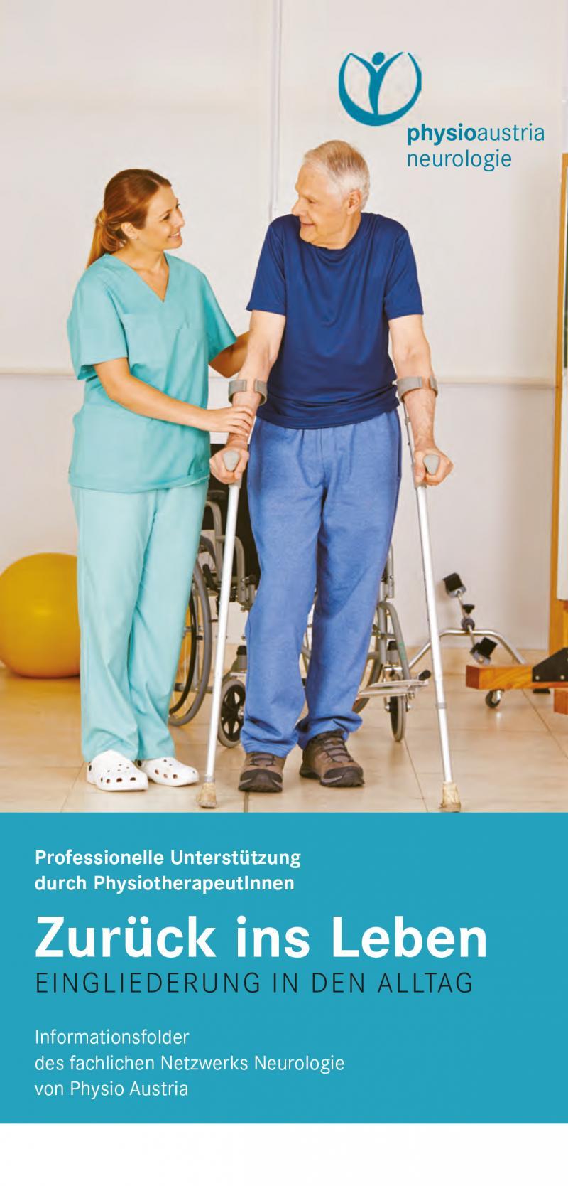 Physiotherapeutin betreut älteren Patienten