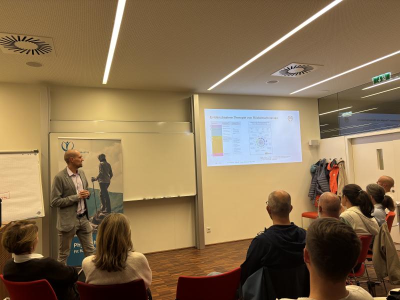 Philipp Zunke spricht über chronische Rückenschmerzen