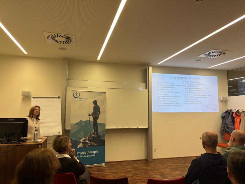 Andrea Weiß mit Tätigkeitsbericht der letzten 2 Jahre des Landesverbandes